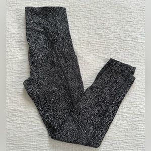 Athleta ultimate stash textured 7/8 tight